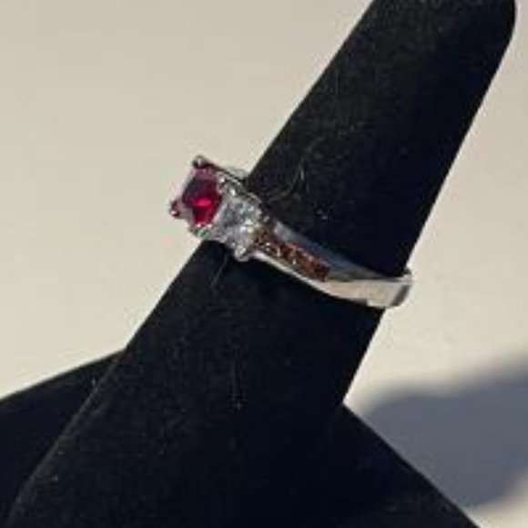 Ruby Red & CZ Gemstone Fashion Ring SZ 7 NEW - Picture 2 of 2